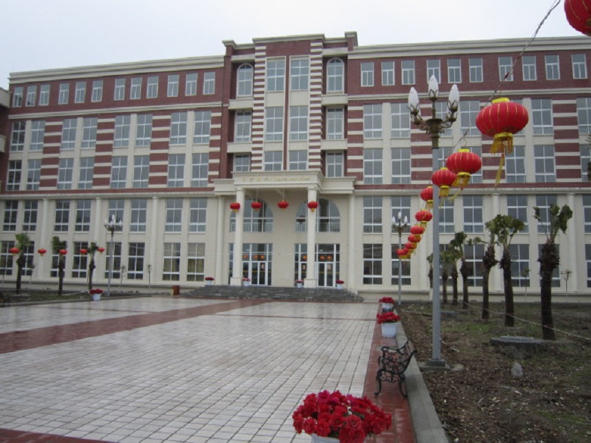 四川師范大學(xué)附屬第三實驗中學(xué)聯(lián)系電話是多少？