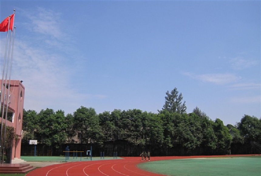 成都三十六中環(huán)境好不好？住宿呢？