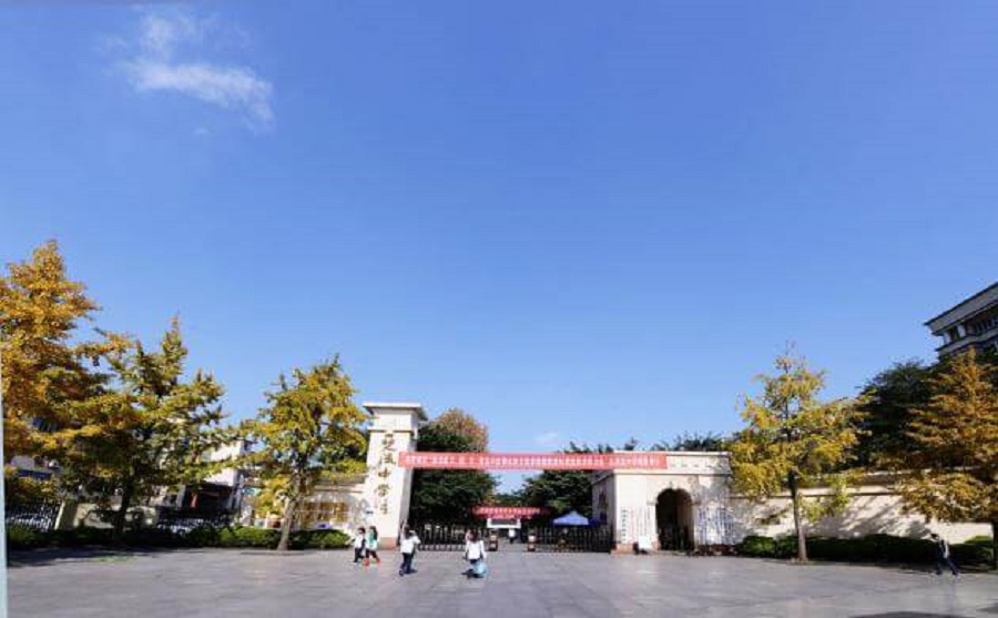 雙流中學(xué)是一所什么性質(zhì)的學(xué)校？