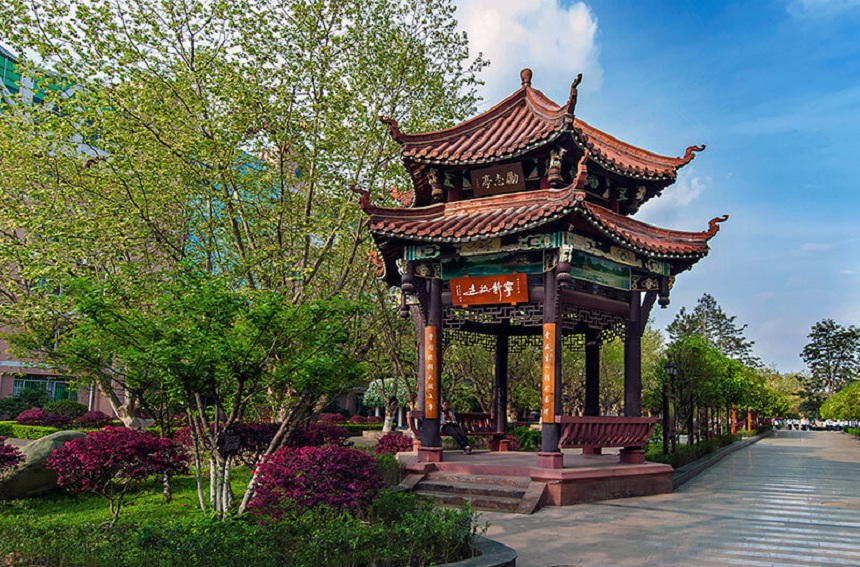 中和中學環(huán)境好不好？