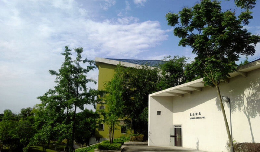 成都實(shí)驗(yàn)外國語學(xué)校（西區(qū)）是公辦還是民辦？
