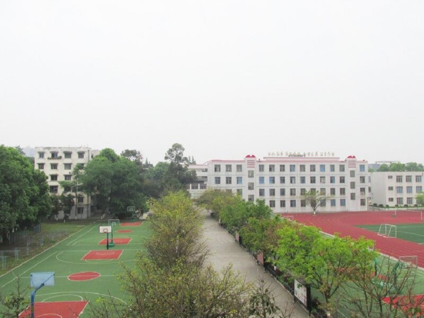 青白江中學(xué)環(huán)境好不好？