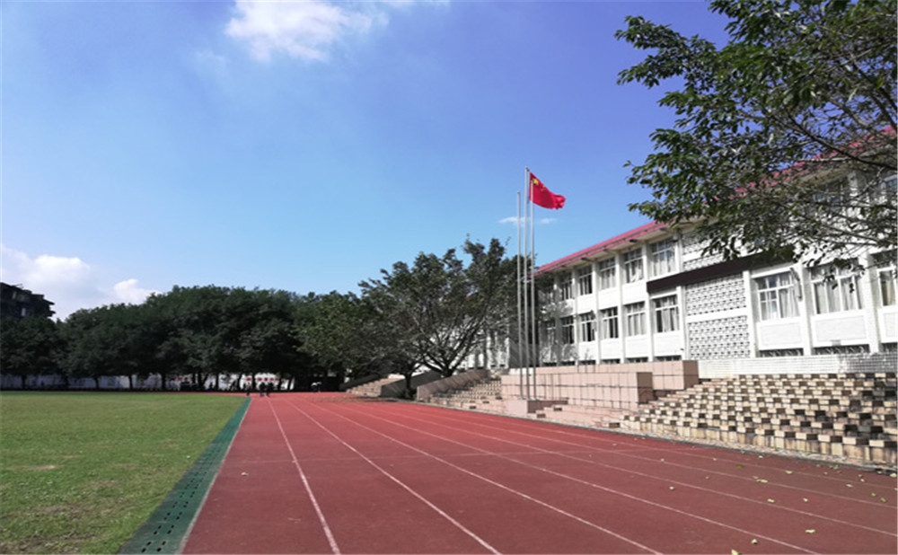 五通橋中學(xué)校園環(huán)境怎么樣？