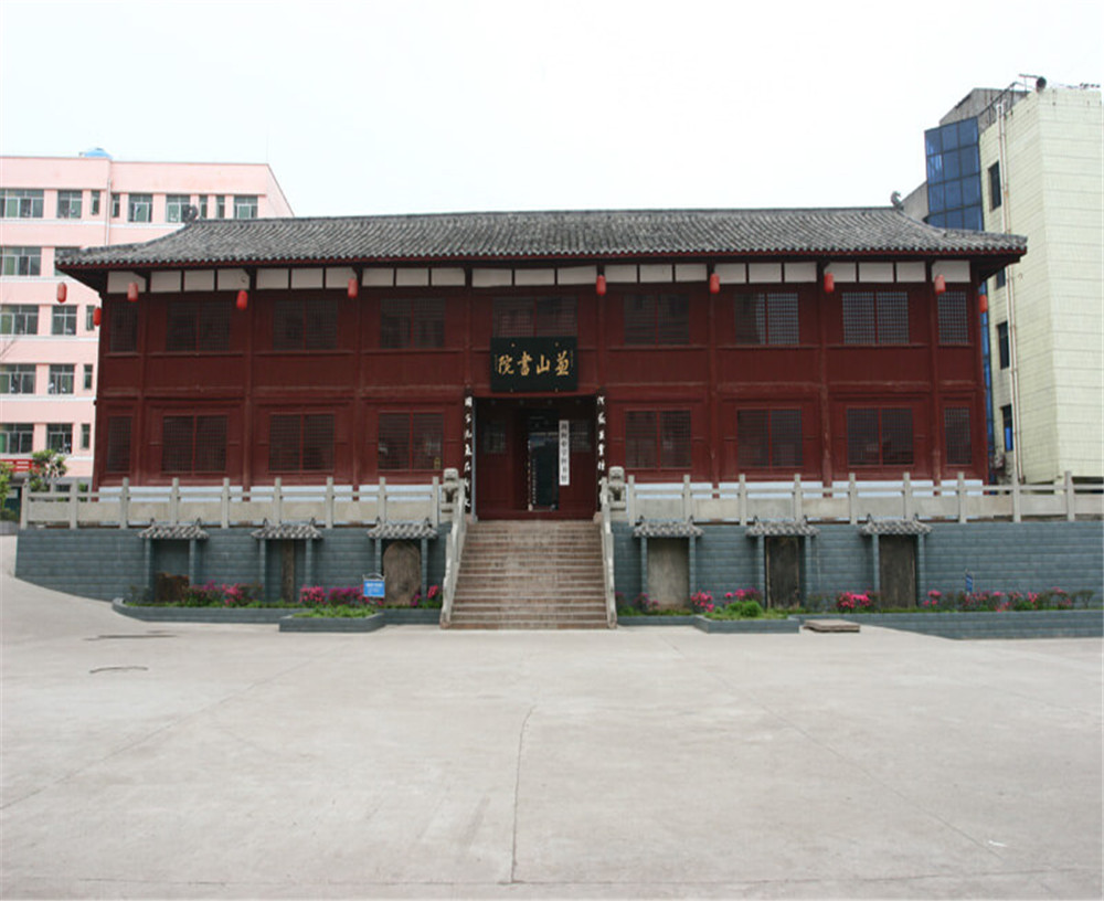 劍閣中學(xué)學(xué)校環(huán)境怎么樣？