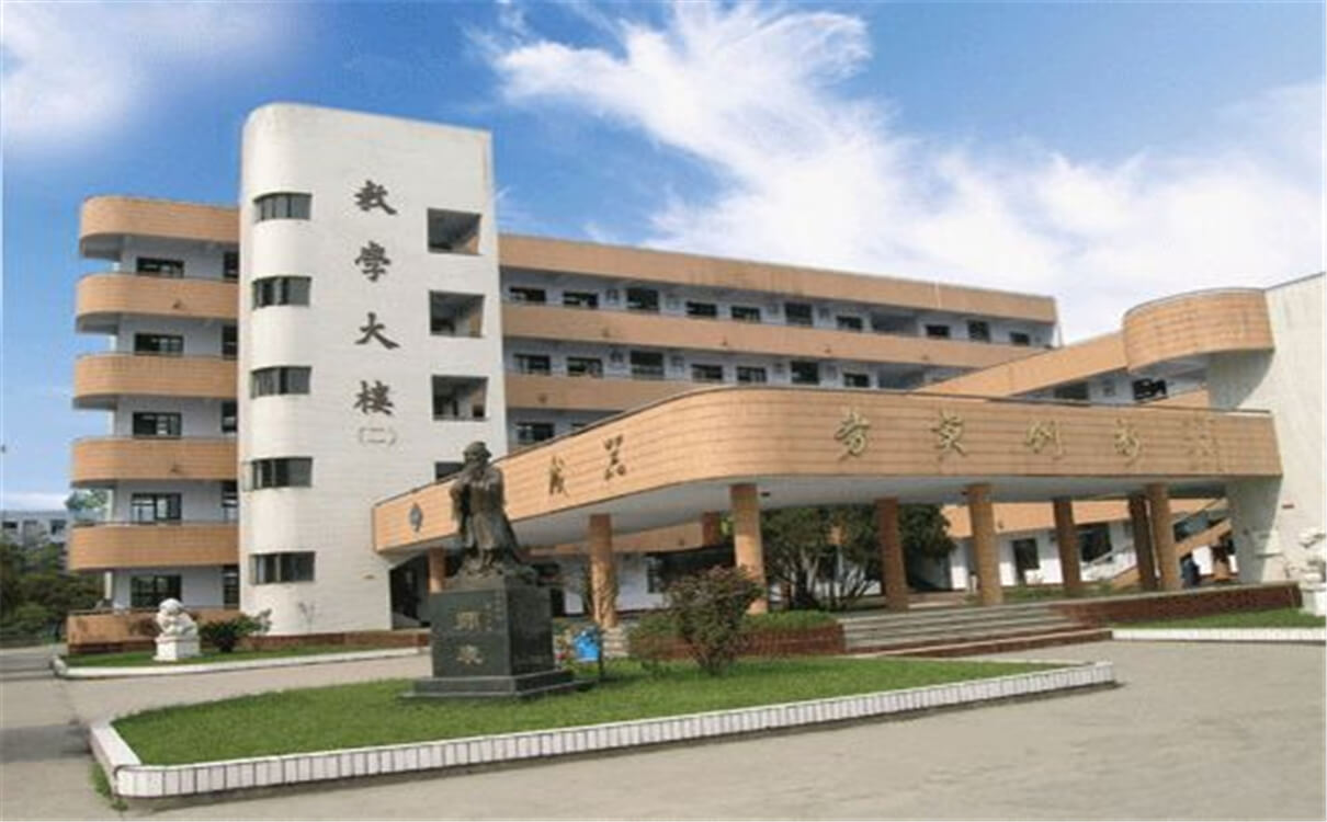 西南交通大學(xué)附屬中學(xué)高中部的錄取分?jǐn)?shù)是多少？