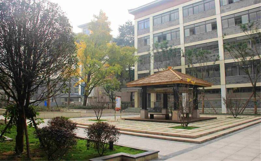 成都市西北中學(xué)的老師怎么樣？