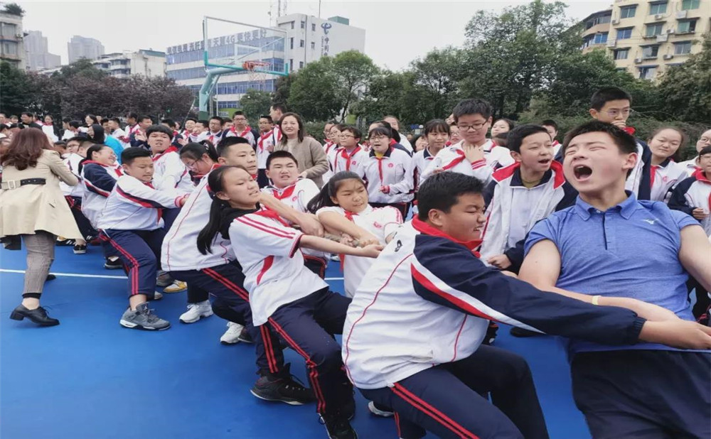 四川師范大學附屬中學去年的錄取分數(shù)線是多少？