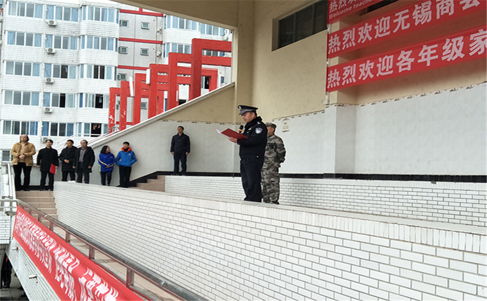 大彎中學(xué)外招生一年的學(xué)費(fèi)是多少？