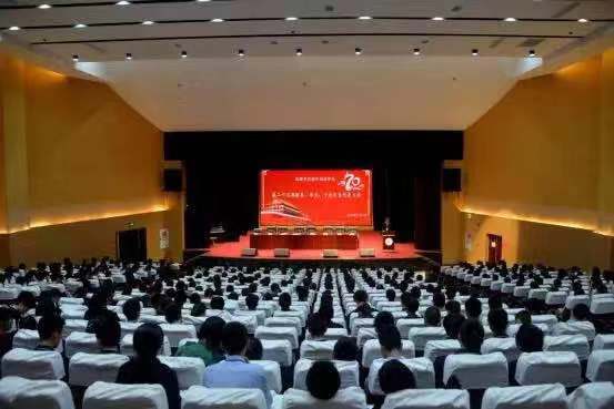 成都實驗外國語學校的環(huán)境怎么樣？