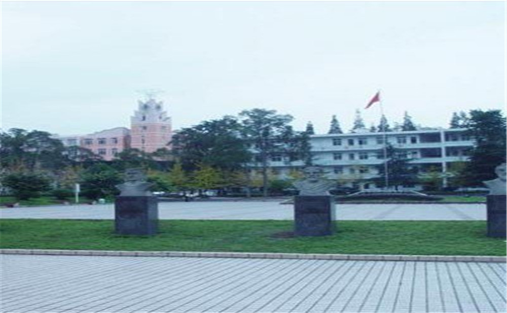 郫縣二中外招生一年的學(xué)費是多少？