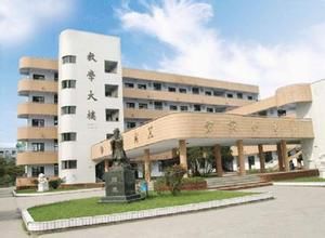 彭州中學(xué)一年的學(xué)費(fèi)是多少？