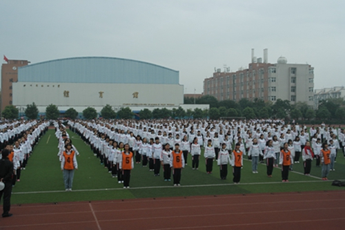 彭州中學(xué)的招生計劃是多少？