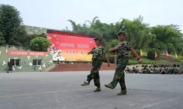 蒲江中學(xué)的一年學(xué)費(fèi)是多少錢？