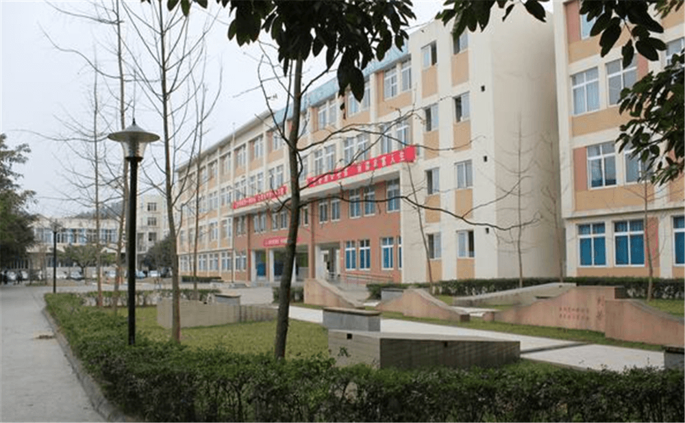 成都列五中學(xué)的高中住宿怎么樣？