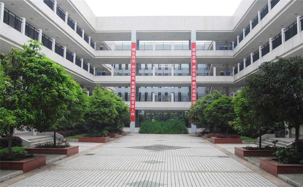 香城中學(xué)的學(xué)費(fèi)是多少錢(qián)？