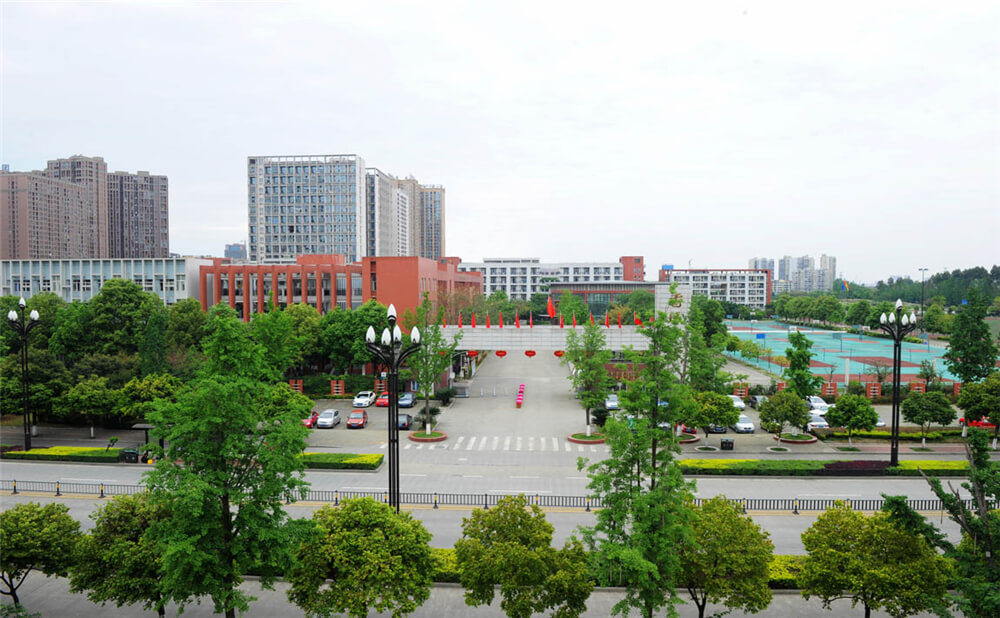 香城中學(xué)的高中住宿怎么樣？