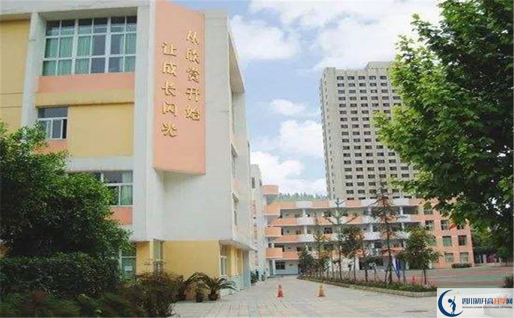 成都成飛中學(xué)高中本部的錄取分?jǐn)?shù)是多少？