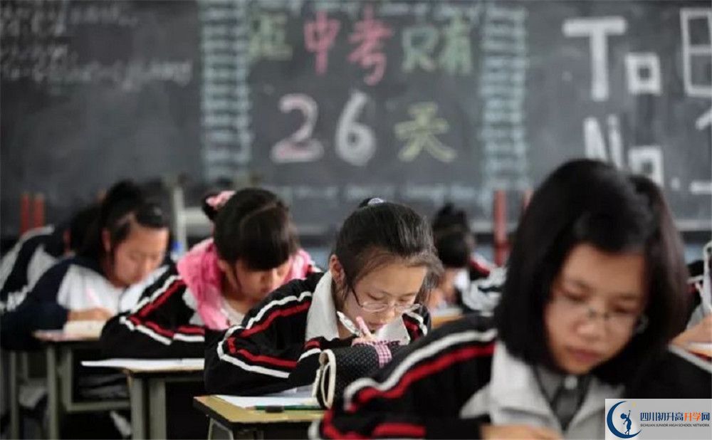 2020年成都西雅美途外國語聯(lián)合學校初升高的學費是多少？