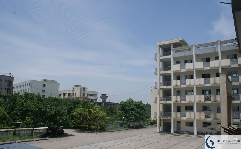 高埂中學(xué)是怎么樣的學(xué)校？