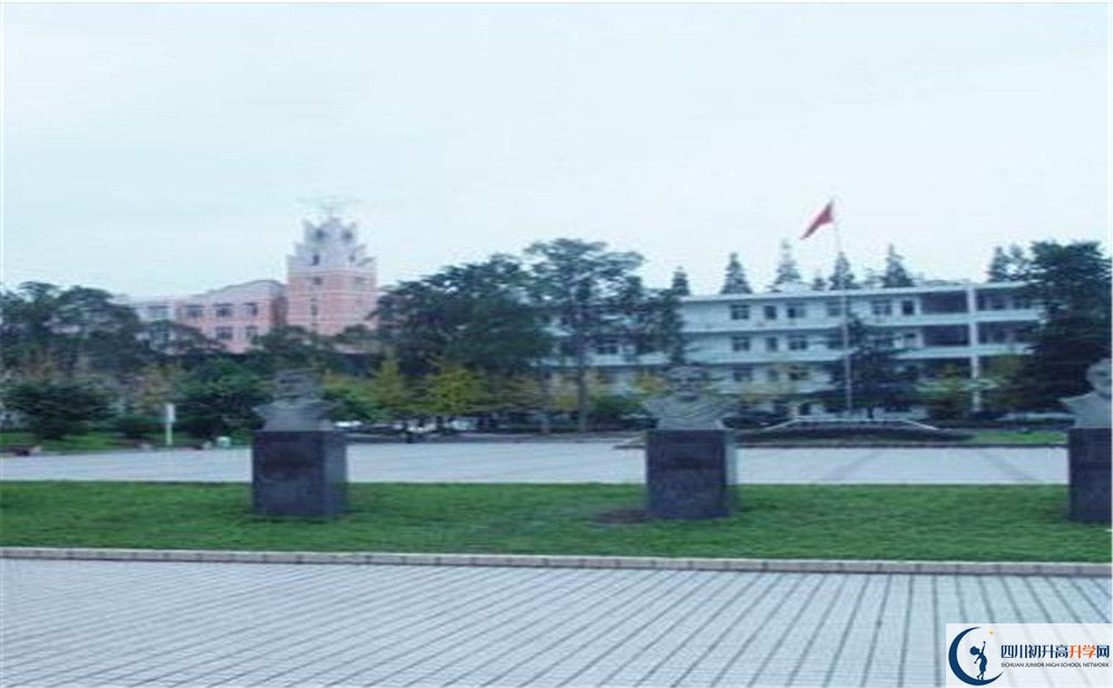 郫縣二中的學(xué)費(fèi)大概多少？