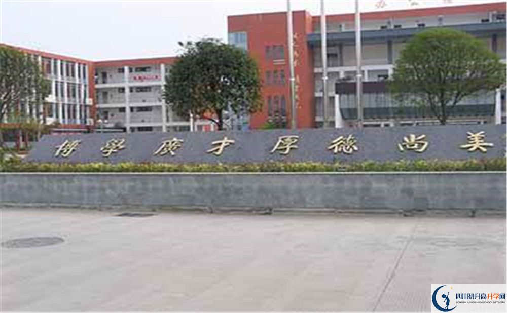 金堂中學(xué)的學(xué)費(fèi)大概是多少？