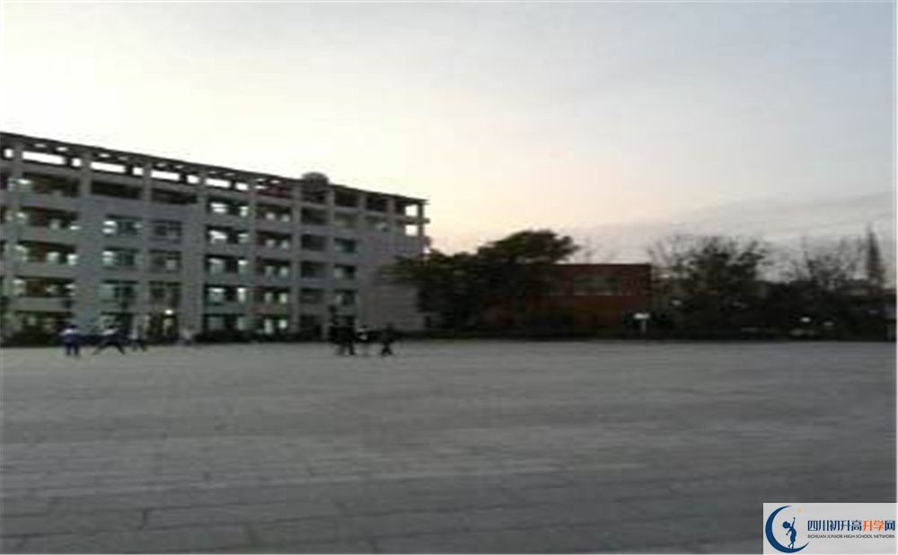 金堂實(shí)驗(yàn)中學(xué)初升高的分?jǐn)?shù)線是多少？