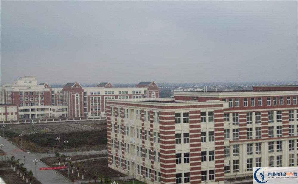 四川師范大學(xué)附屬第三實驗中學(xué)初升高的分?jǐn)?shù)線是多少？