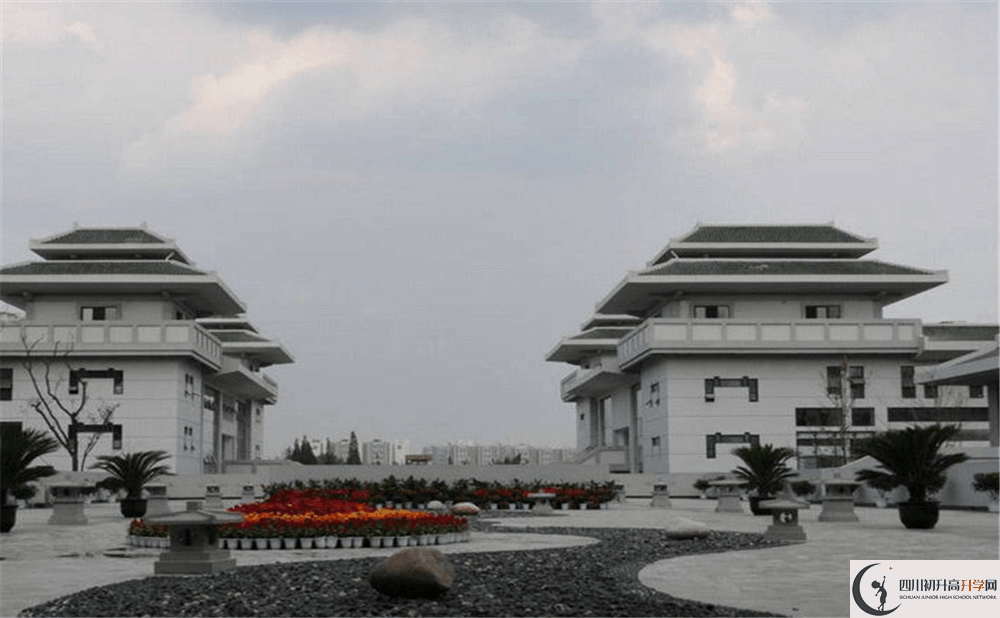 成都石室中學(xué)北湖校區(qū)一學(xué)期的學(xué)費(fèi)是多少錢？