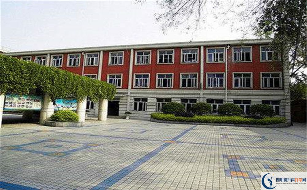 成都樹德中學一學期的學費是多少？