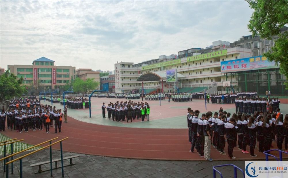 升庵中學(xué)一學(xué)期的學(xué)費(fèi)是多少？