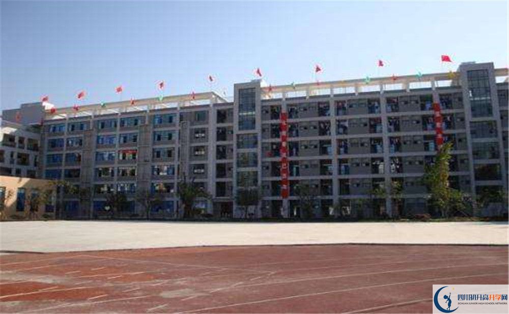 考成都十二中（四川大學(xué)附屬中學(xué)）的分?jǐn)?shù)線(xiàn)是多少?