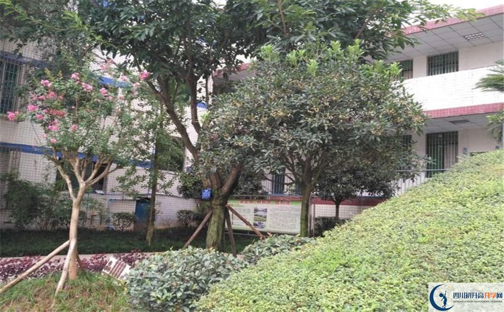 仁壽華達(dá)高中高一分班嗎？					