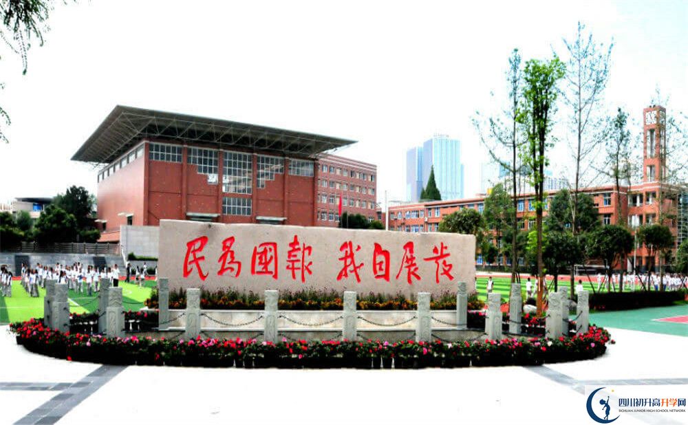 成都八中是私立還是公立學(xué)校？