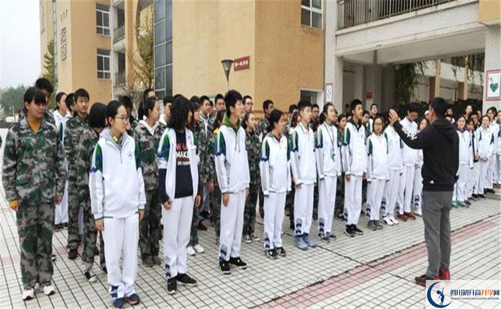 八一聚源高級中學(xué)是私立收費(fèi)嗎？