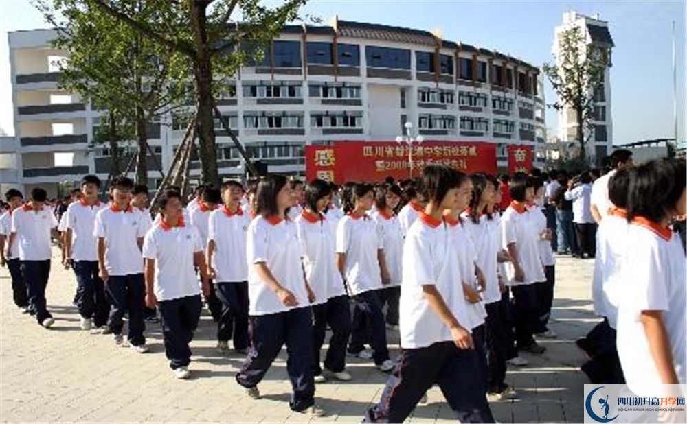 都江堰中學(xué)是私立收費嗎？