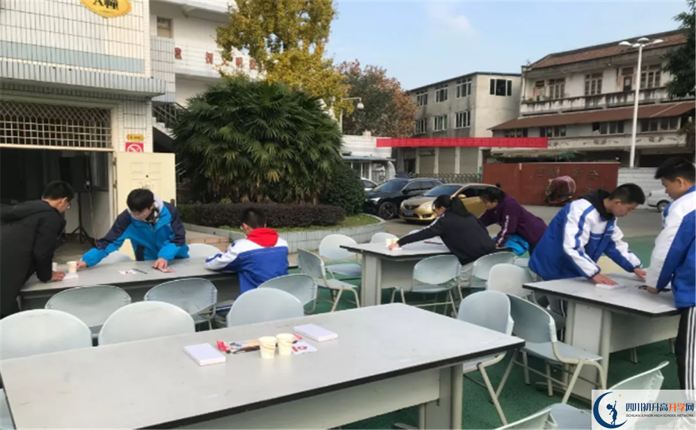 新都泰興中學(xué)實(shí)驗(yàn)班學(xué)費(fèi)貴嗎？