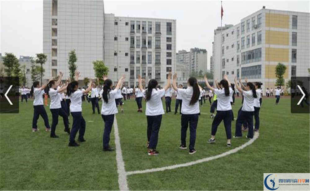 成都市第三中學(xué)在校學(xué)生總?cè)藬?shù)是多少？