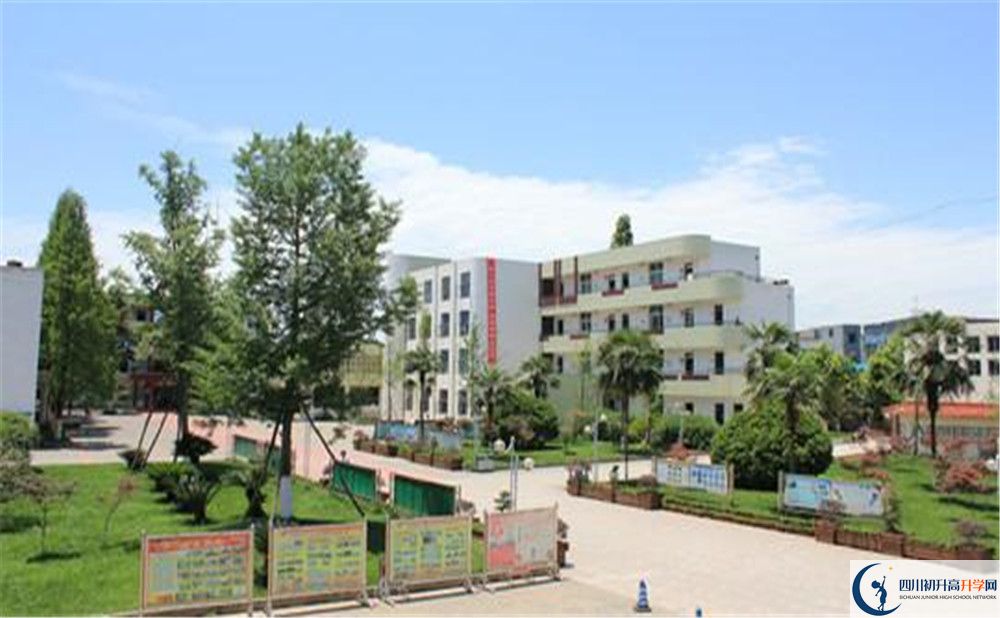 成都市籍田中學(xué)補課嗎？